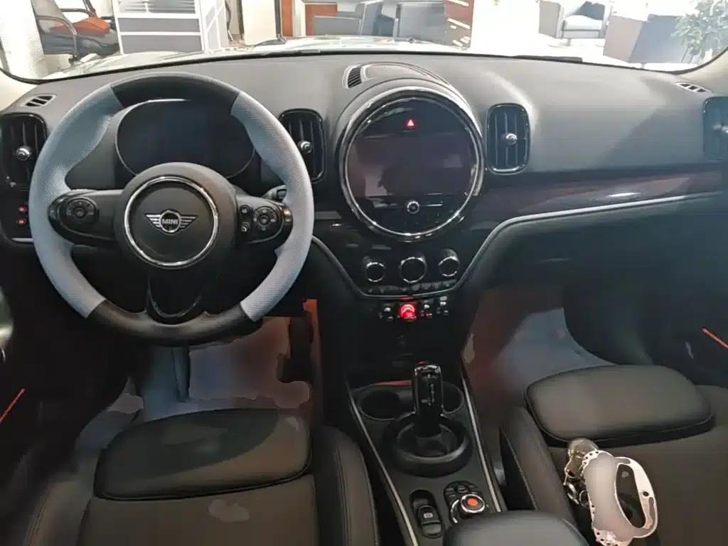 2021 MINI COUNTRYMAN 1.5T COOPER ALL4 Connoisseur — миниатюра 16