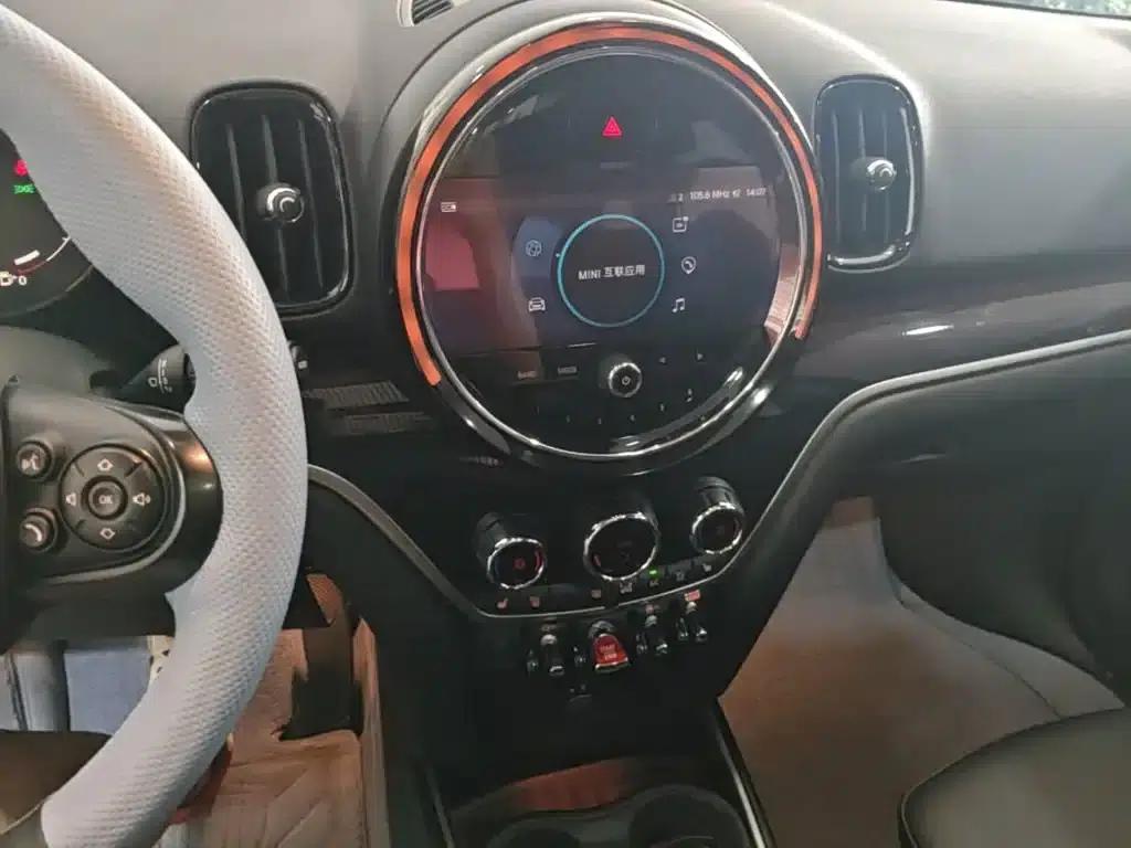 2021 MINI COUNTRYMAN 1.5T COOPER ALL4 Connoisseur — миниатюра 20