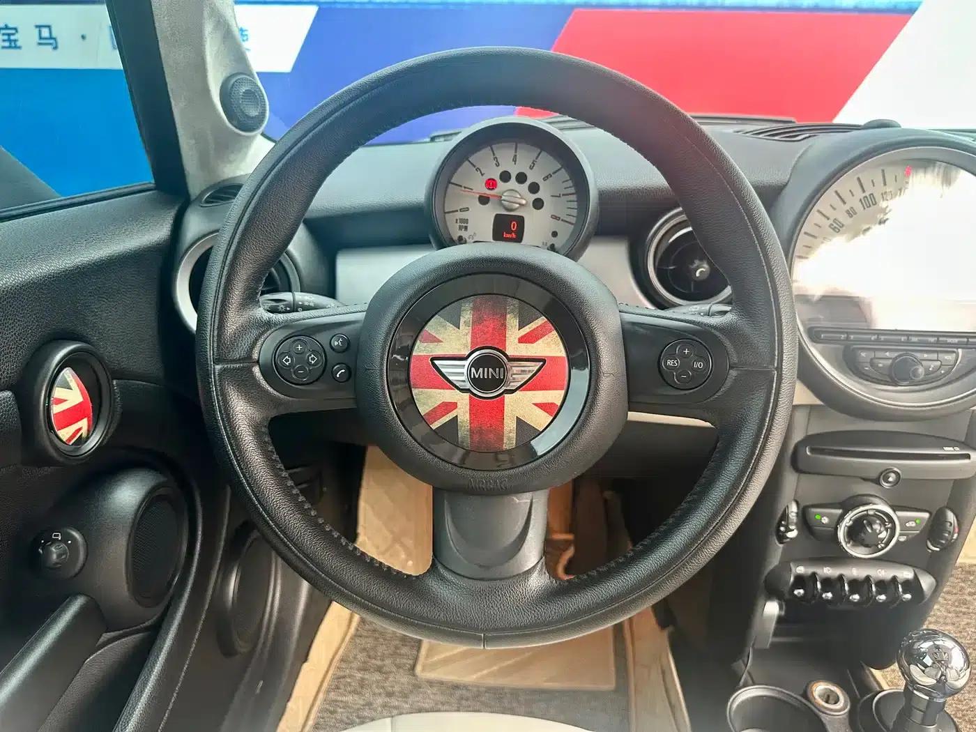 2011 MINI CLUBMAN 1.6L COOPER Fun — миниатюра 14