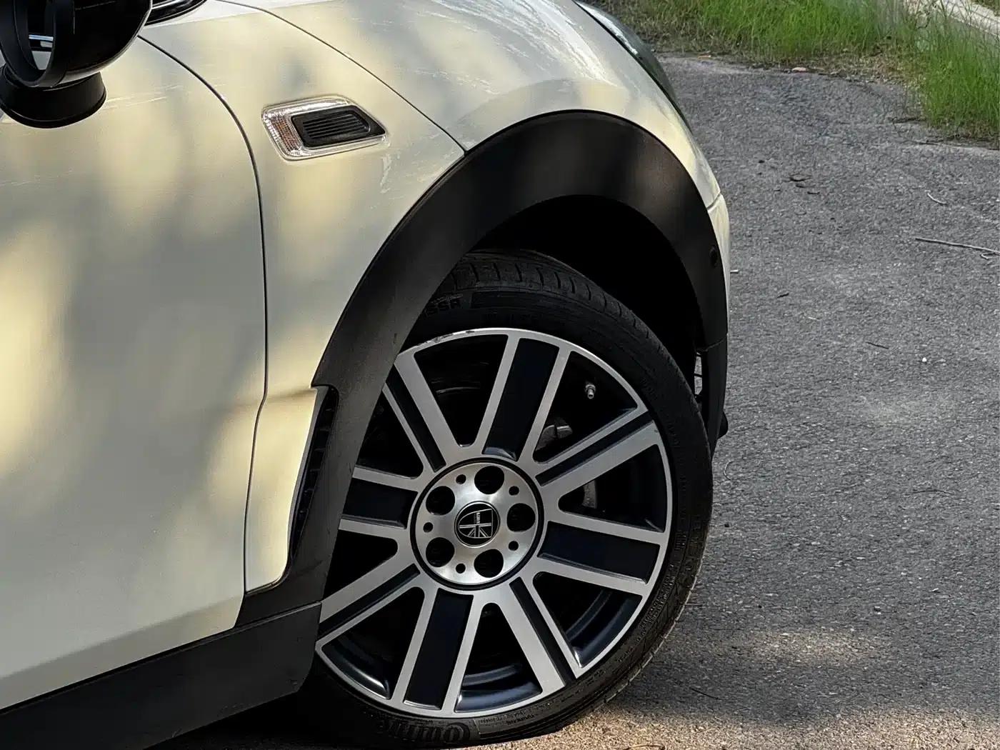 2021 MINI CLUBMAN 1.5T COOPER Connoisseur — миниатюра 2