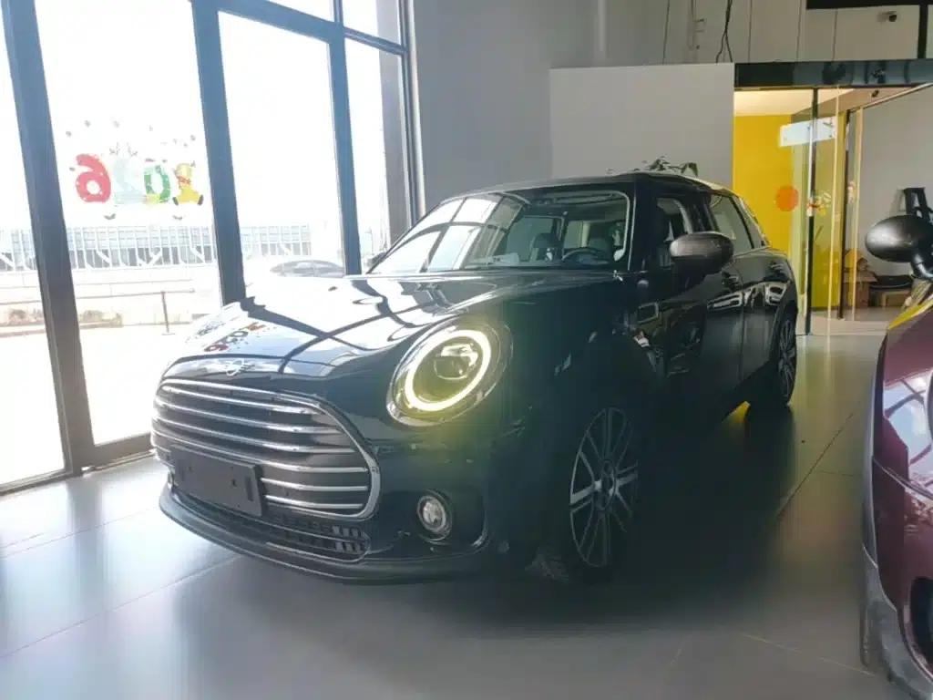 2019 MINI CLUBMAN 1.5T COOPER Connoisseur — миниатюра 1