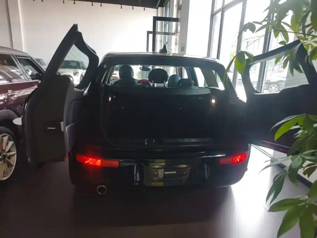 2019 MINI CLUBMAN 1.5T COOPER Connoisseur — миниатюра 19