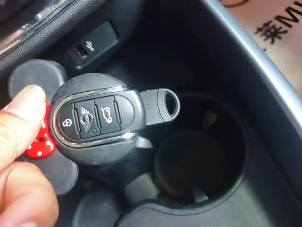 2019 MINI CLUBMAN 1.5T COOPER Connoisseur — миниатюра 9