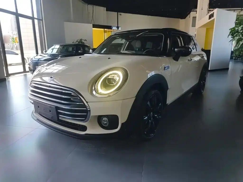 2019 MINI CLUBMAN 1.5T COOPER Connoisseur — миниатюра 1