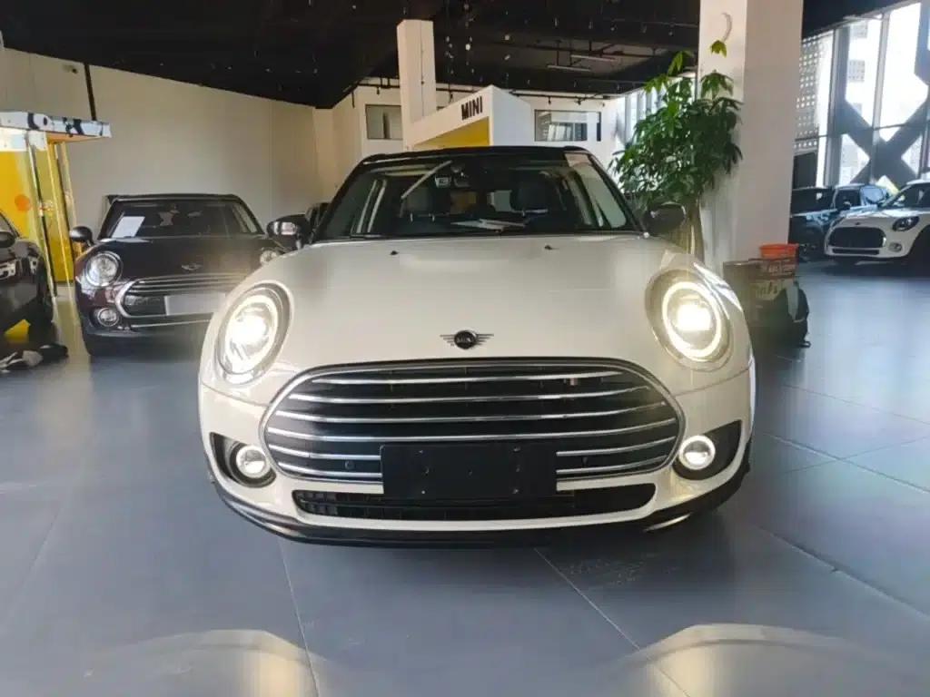 2019 MINI CLUBMAN 1.5T COOPER Connoisseur — миниатюра 3
