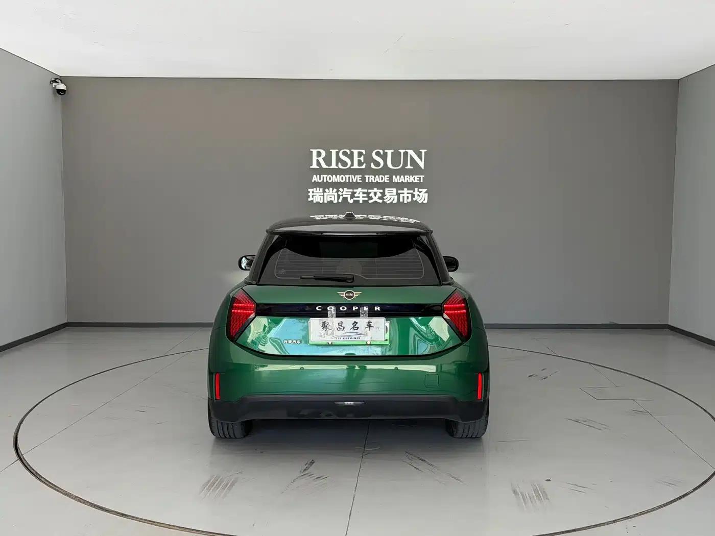 2024 Electric MINI Cooper (456km/h) - Classic Style — миниатюра 11