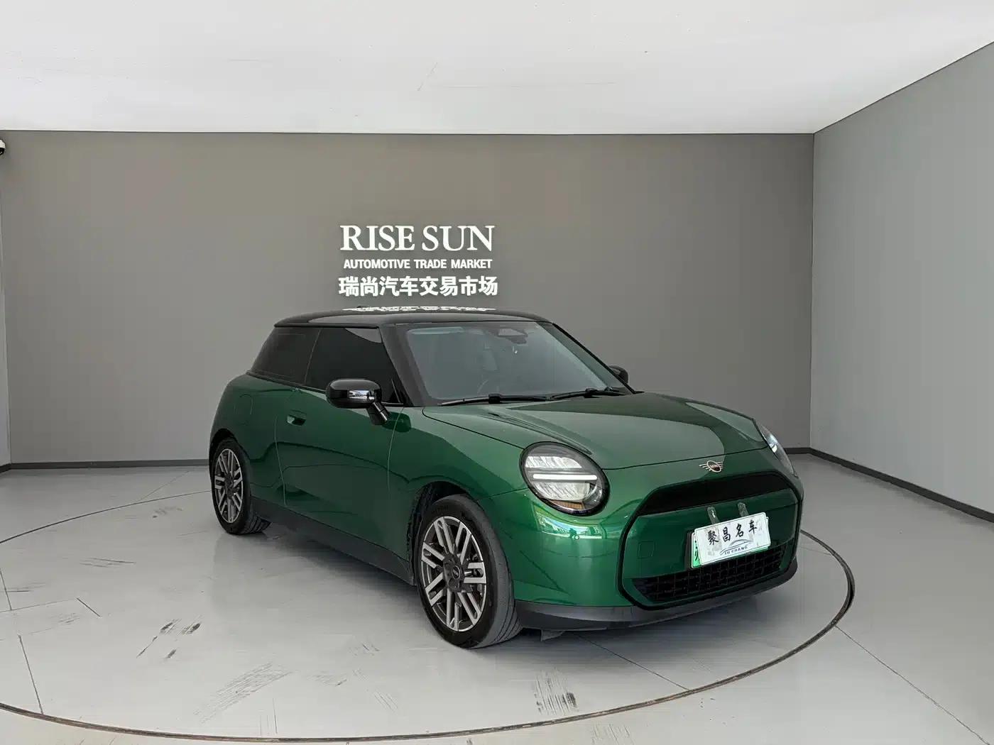 2024 Electric MINI Cooper (456km/h) - Classic Style — миниатюра 3