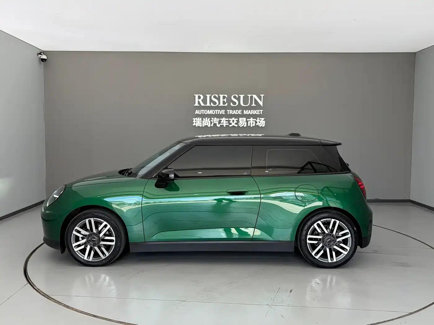 2024 Electric MINI Cooper (456km/h) - Classic Style — миниатюра 4