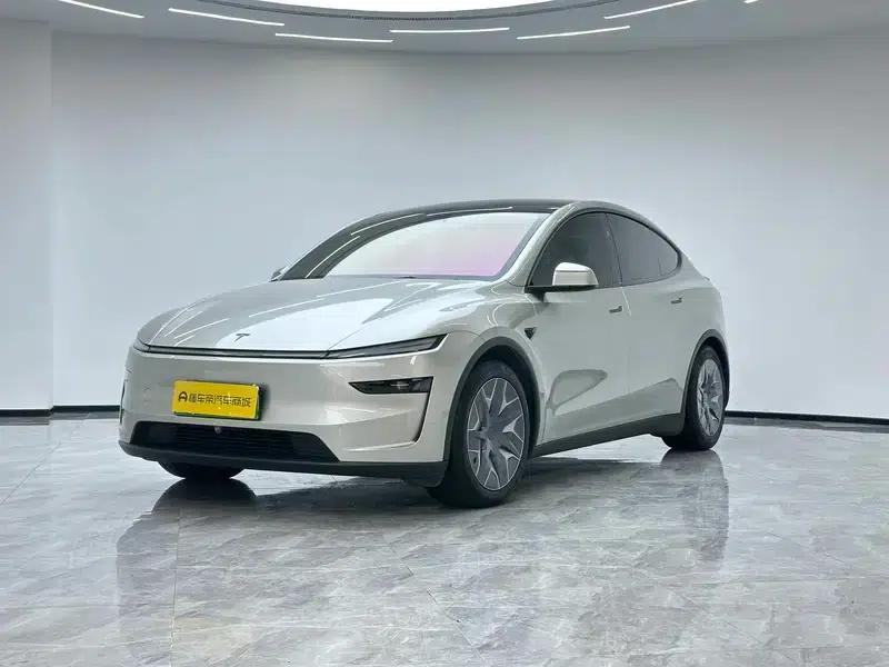 Model Y L 2026 Standard Edition — миниатюра 1