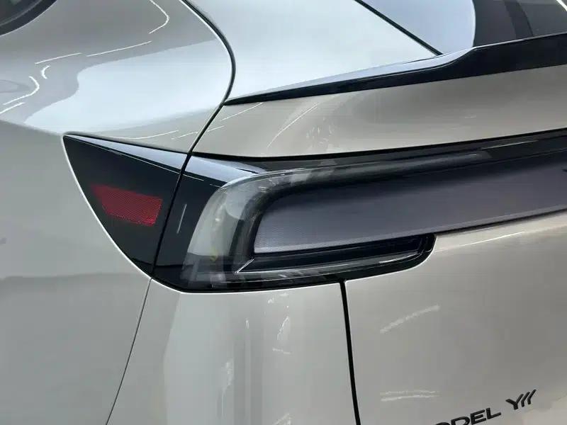 Model Y L 2026 Standard Edition — миниатюра 13