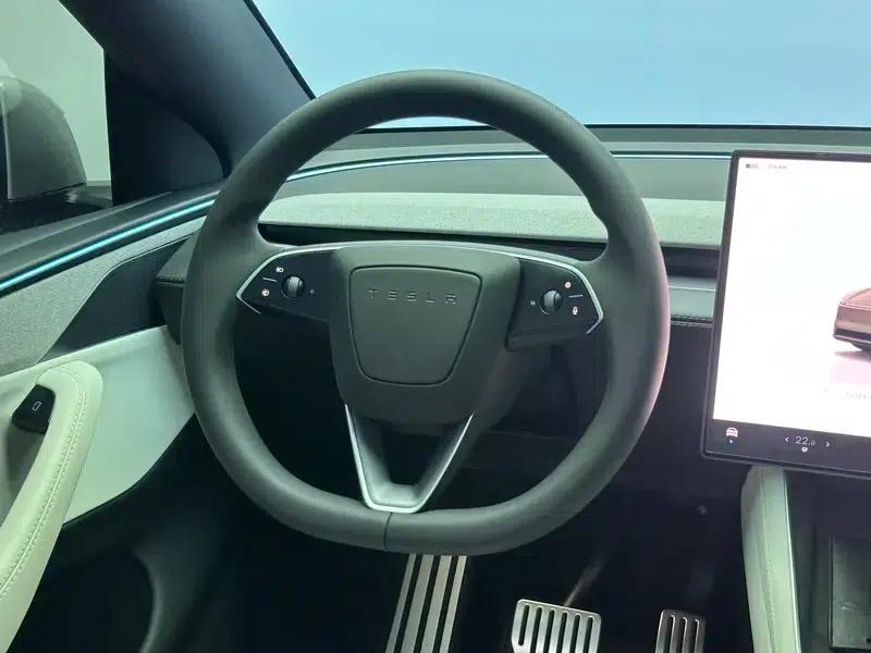 Model Y L 2026 Standard Edition — миниатюра 16