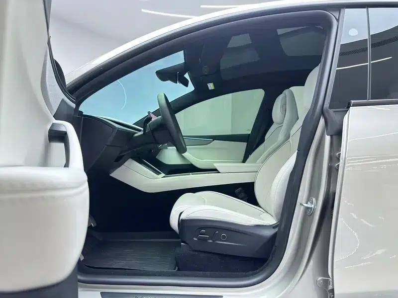 Model Y L 2026 Standard Edition — миниатюра 17