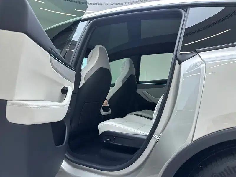 Model Y L 2026 Standard Edition — миниатюра 18