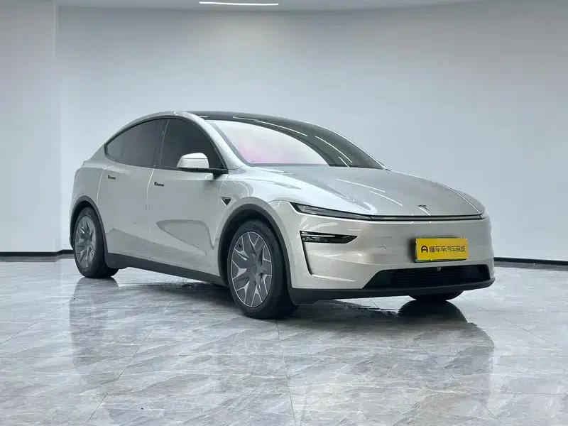 Model Y L 2026 Standard Edition — миниатюра 3