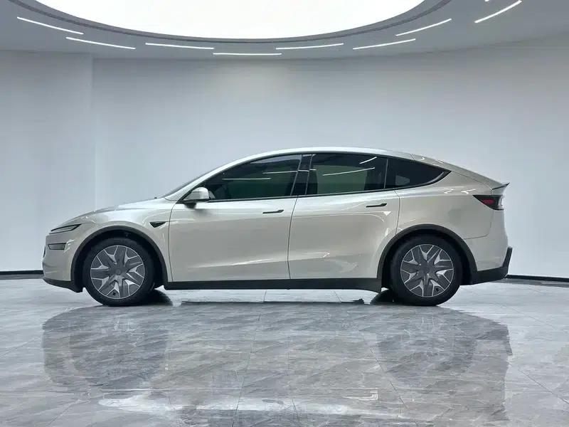 Model Y L 2026 Standard Edition — миниатюра 4