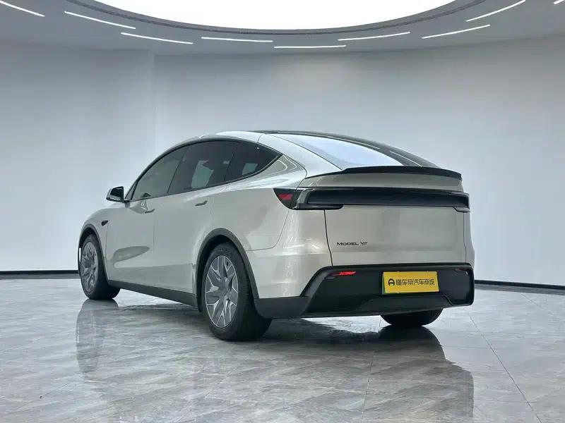 Model Y L 2026 Standard Edition — миниатюра 5