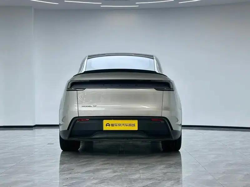 Model Y L 2026 Standard Edition — миниатюра 6