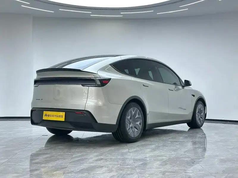 Model Y L 2026 Standard Edition — миниатюра 7