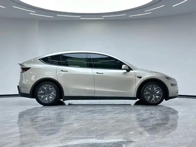 Model Y L 2026 Standard Edition — миниатюра 8