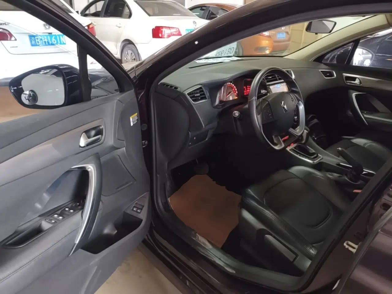 DS 5LS 2014 1.8L automatic Comfort version VTi140 — миниатюра 18