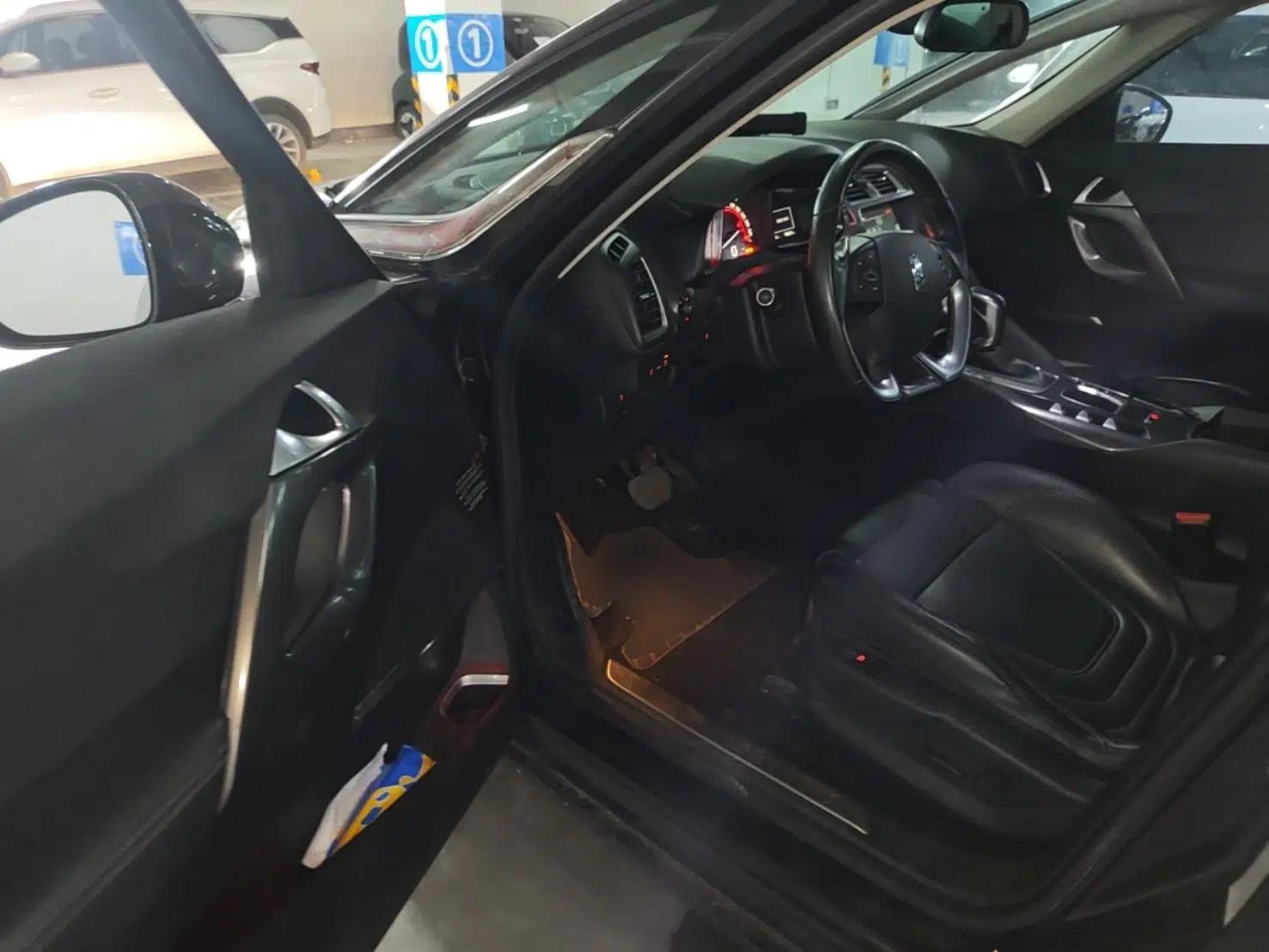 DS 5 2014 1.6T Luxury Edition THP160 — миниатюра 18