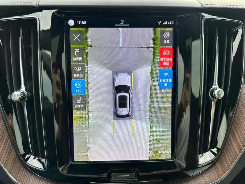 2022 Volvo XC60 PHEV T8 AWD Inscription Luxury Edition — миниатюра 11