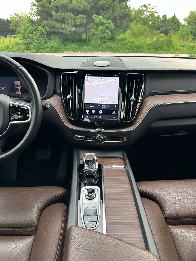 2022 Volvo XC60 PHEV T8 AWD Inscription Luxury Edition — миниатюра 12