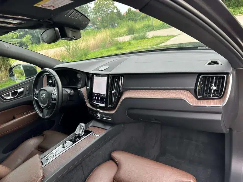 2022 Volvo XC60 PHEV T8 AWD Inscription Luxury Edition — миниатюра 13