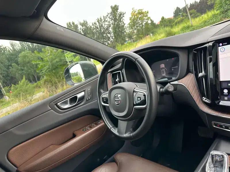 2022 Volvo XC60 PHEV T8 AWD Inscription Luxury Edition — миниатюра 19