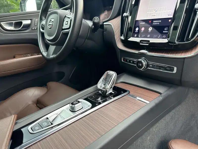 2022 Volvo XC60 PHEV T8 AWD Inscription Luxury Edition — миниатюра 21