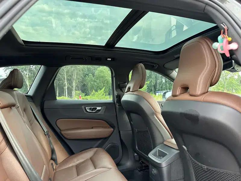 2022 Volvo XC60 PHEV T8 AWD Inscription Luxury Edition — миниатюра 22
