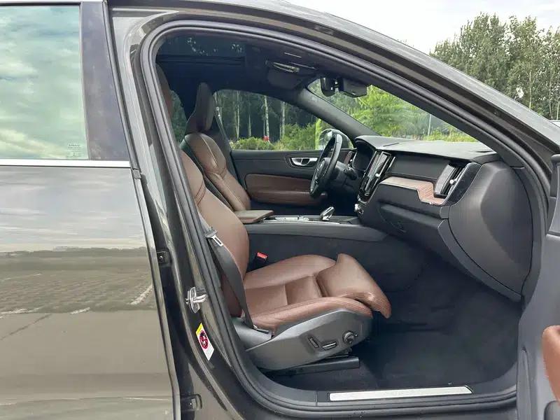 2022 Volvo XC60 PHEV T8 AWD Inscription Luxury Edition — миниатюра 25