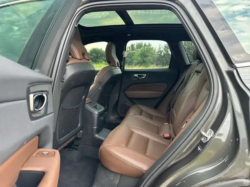 2022 Volvo XC60 PHEV T8 AWD Inscription Luxury Edition — миниатюра 26