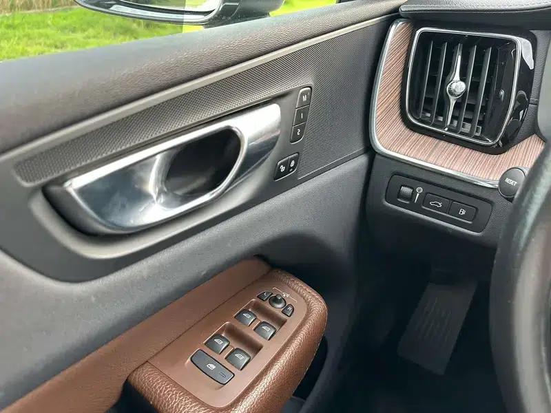 2022 Volvo XC60 PHEV T8 AWD Inscription Luxury Edition — миниатюра 27