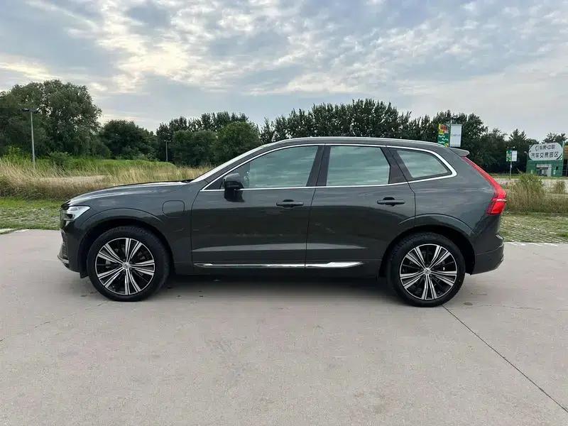 2022 Volvo XC60 PHEV T8 AWD Inscription Luxury Edition — миниатюра 4