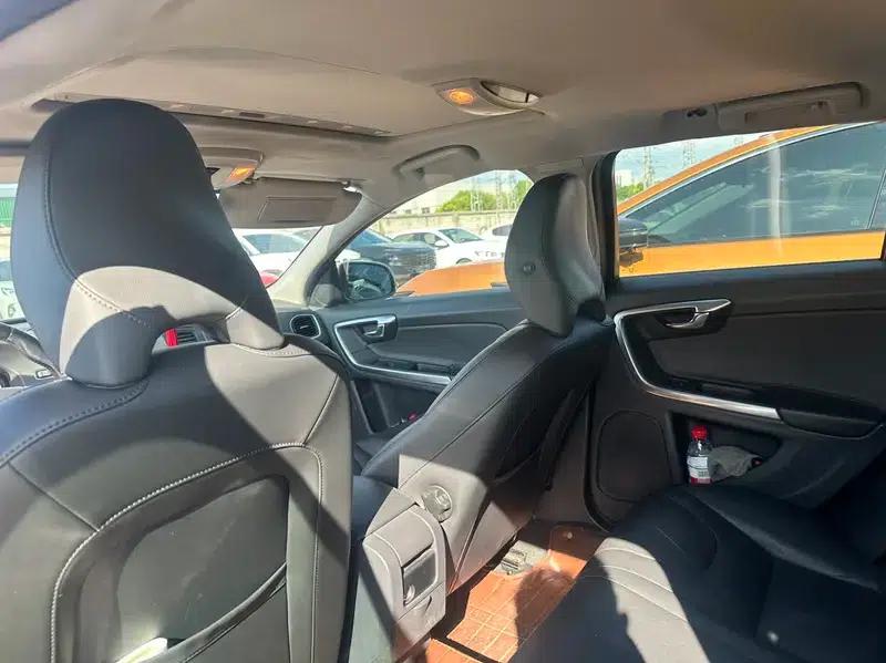 2014 Volvo V60 Facelift T5 Smart Edition — миниатюра 11