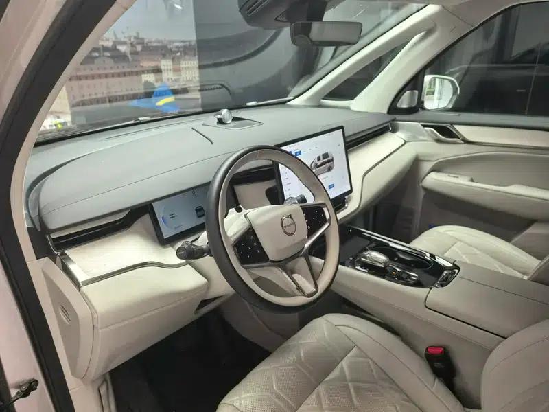 Volvo EM90 2025 Ultra 6-seater — миниатюра 16