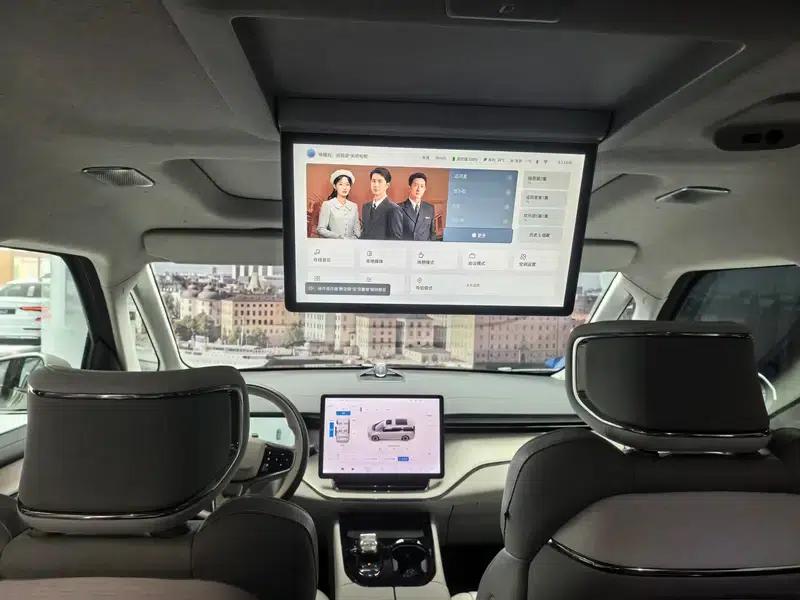 Volvo EM90 2025 Ultra 6-seater — миниатюра 17