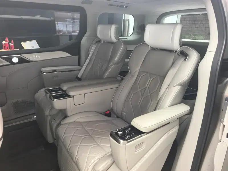 Volvo EM90 2025 Ultra 6-seater — миниатюра 19