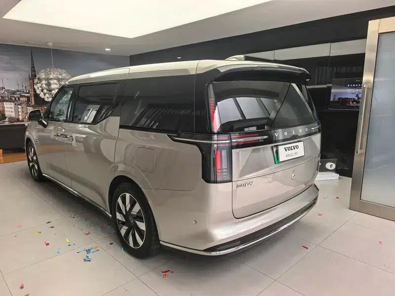 Volvo EM90 2025 Ultra 6-seater — миниатюра 4