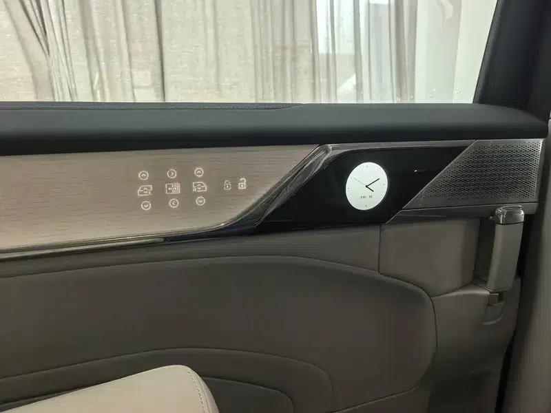 Volvo EM90 2025 Ultra 6-seater — миниатюра 10