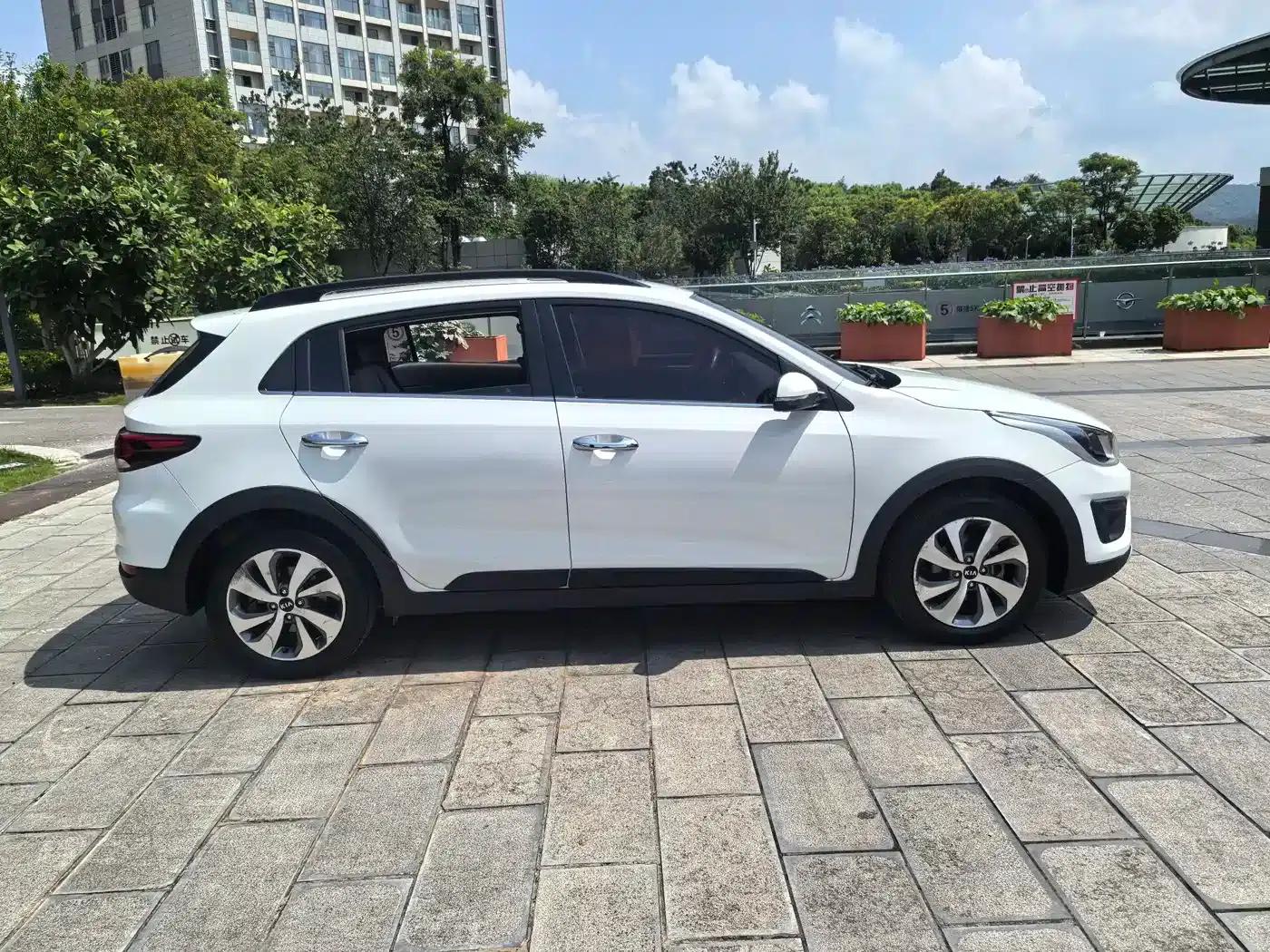 KX CROSS 2018 1.6L Automatic Sunroof Edition — миниатюра 14