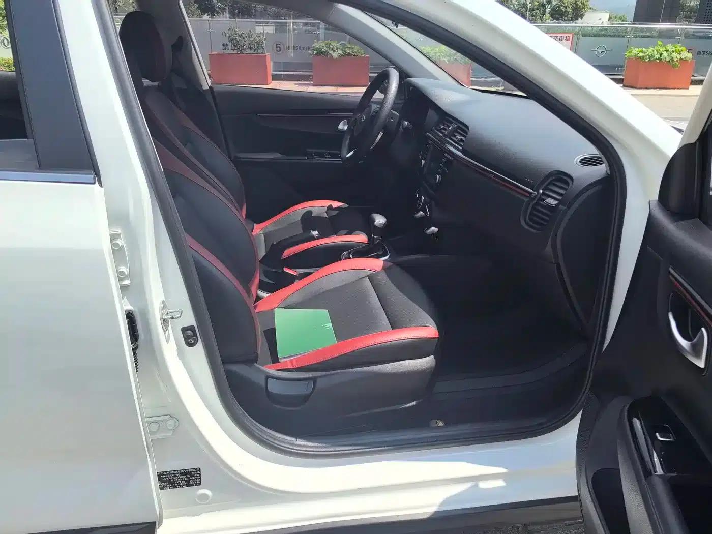 KX CROSS 2018 1.6L Automatic Sunroof Edition — миниатюра 16