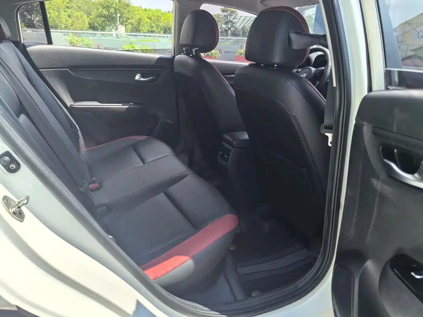 KX CROSS 2018 1.6L Automatic Sunroof Edition — миниатюра 17