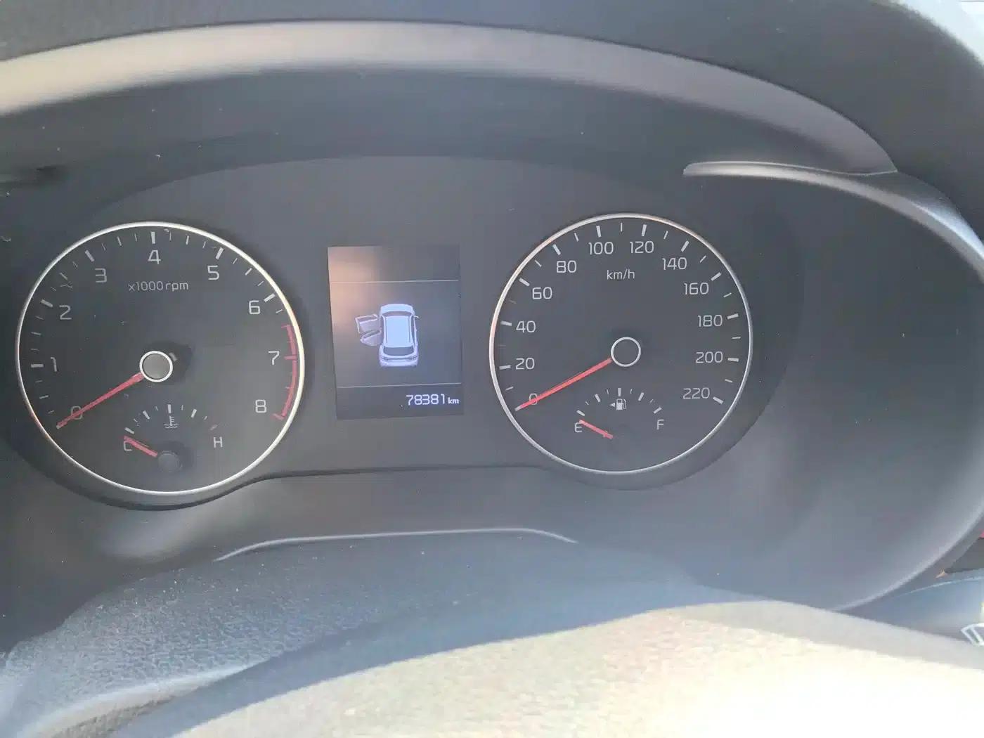 KX CROSS 2018 1.6L Automatic Sunroof Edition — миниатюра 18