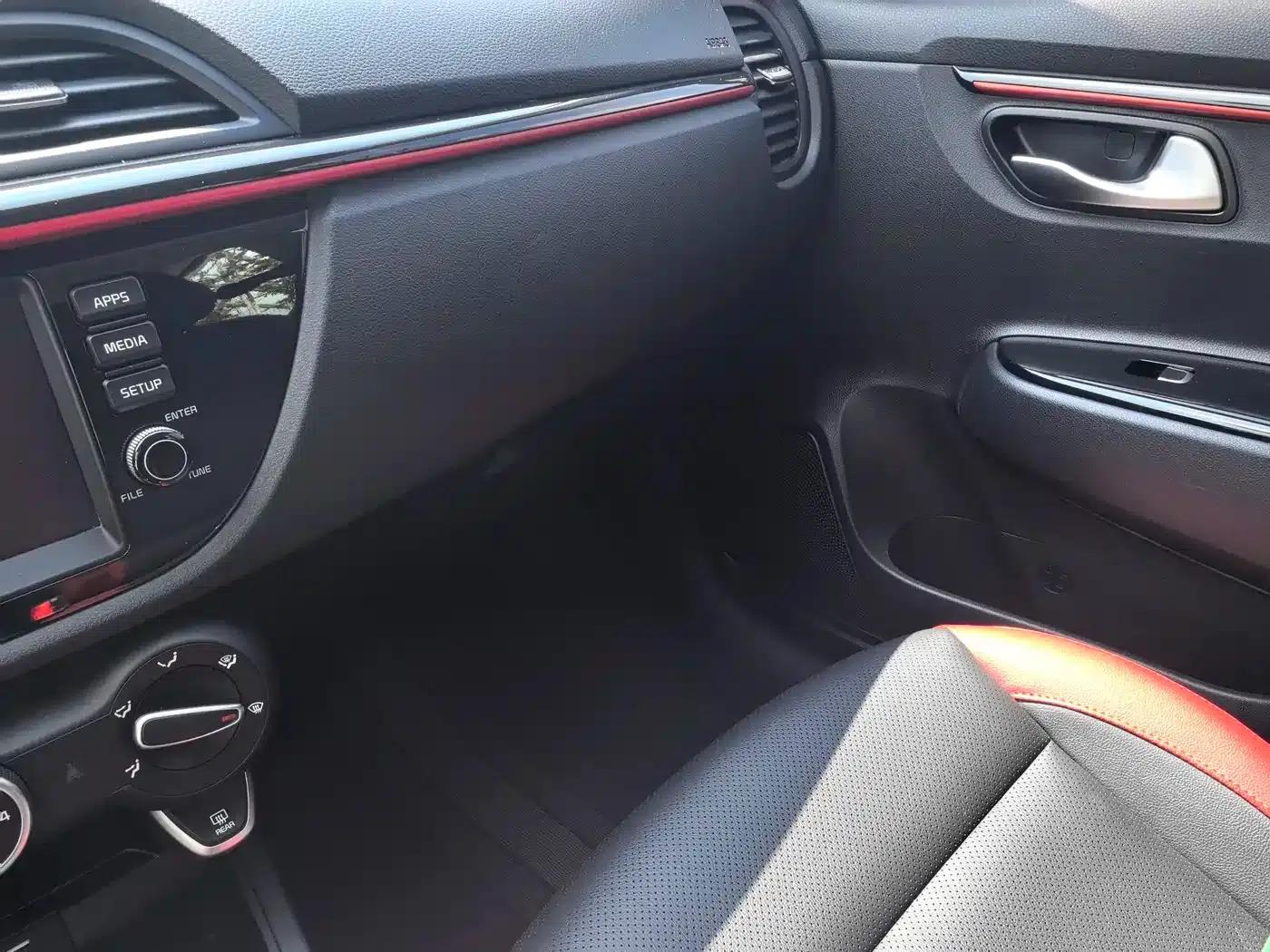 KX CROSS 2018 1.6L Automatic Sunroof Edition — миниатюра 20