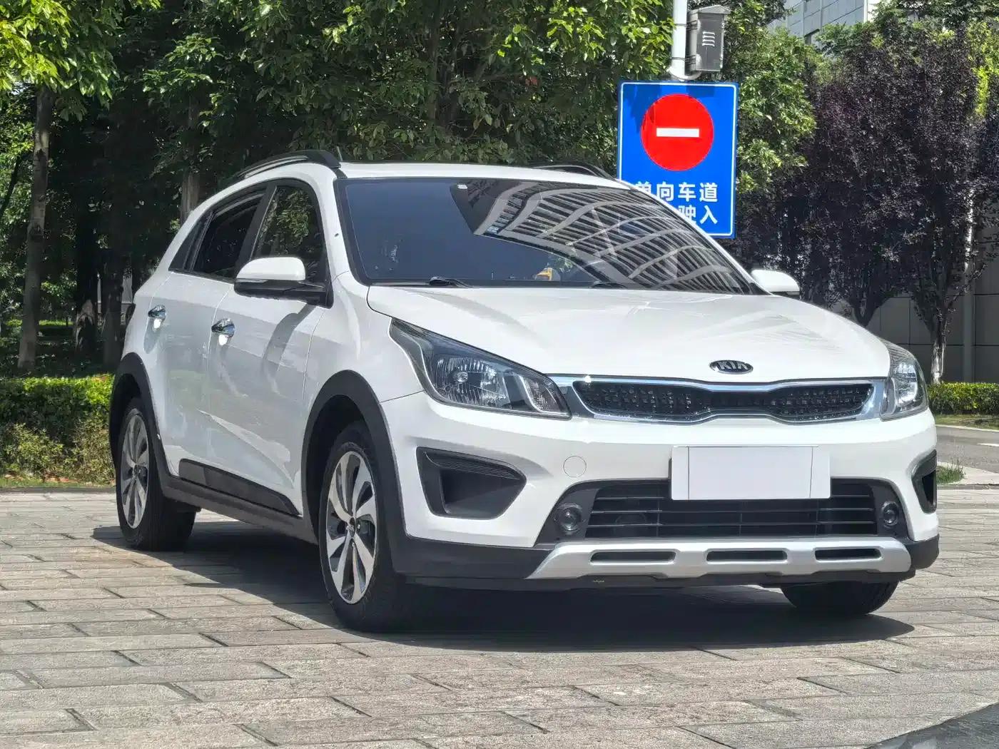 KX CROSS 2018 1.6L Automatic Sunroof Edition — миниатюра 3