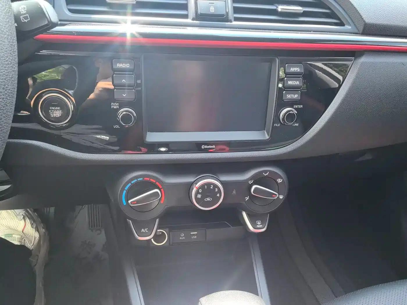 KX CROSS 2018 1.6L Automatic Sunroof Edition — миниатюра 21