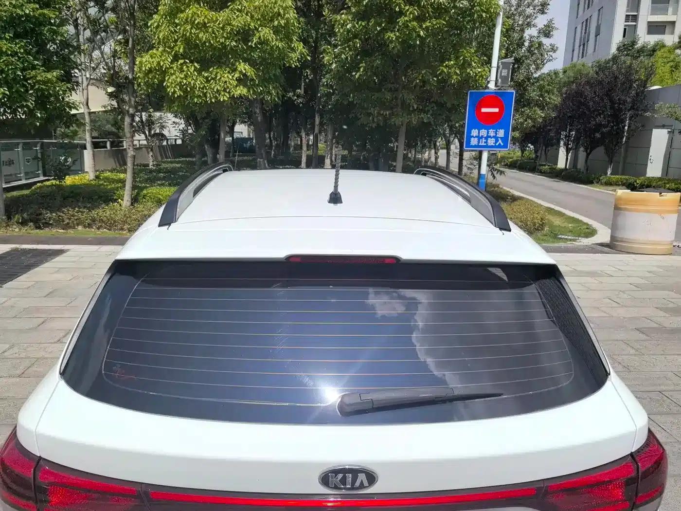 KX CROSS 2018 1.6L Automatic Sunroof Edition — миниатюра 25