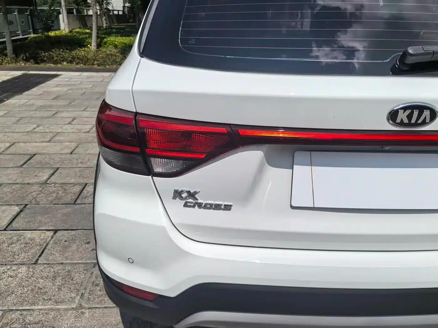 KX CROSS 2018 1.6L Automatic Sunroof Edition — миниатюра 27